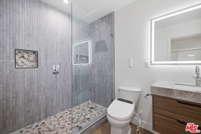 3926 S Ridgeley Drive, Los Angeles, CA 90008
