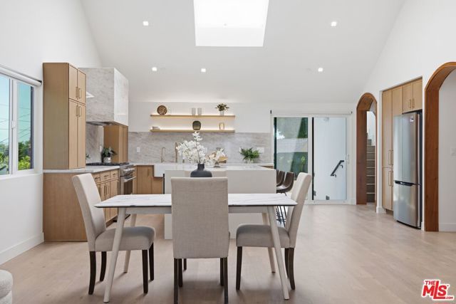 3926 S Ridgeley Drive, Los Angeles, CA 90008