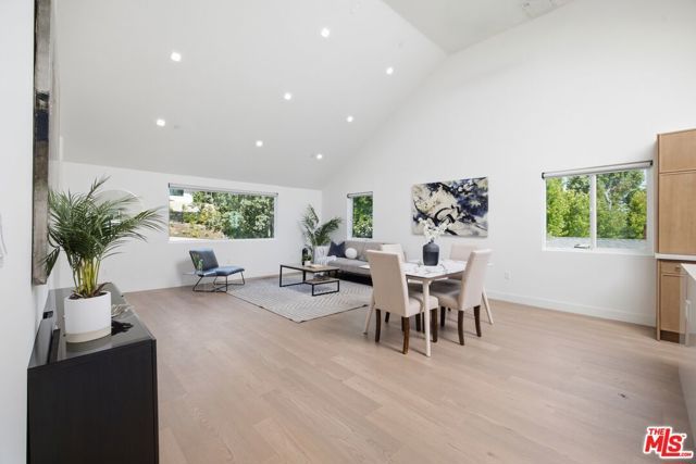3926 S Ridgeley Drive, Los Angeles, CA 90008