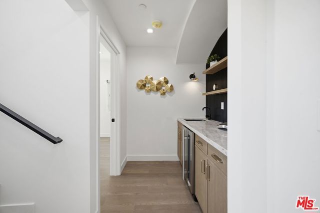 3926 S Ridgeley Drive, Los Angeles, CA 90008