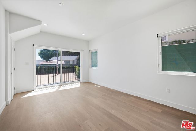 3926 S Ridgeley Drive, Los Angeles, CA 90008