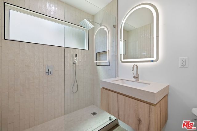 3926 S Ridgeley Drive, Los Angeles, CA 90008