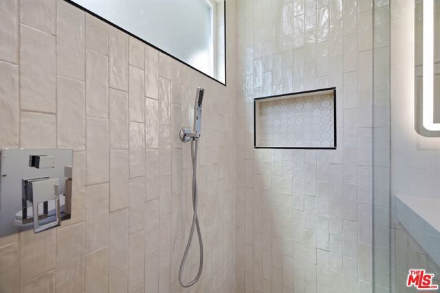 3926 S Ridgeley Drive, Los Angeles, CA 90008