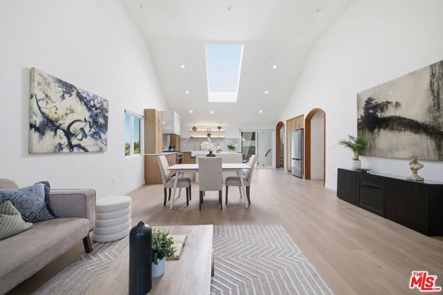 3926 S Ridgeley Drive, Los Angeles, CA 90008