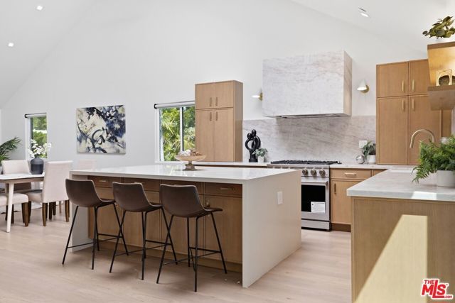3926 S Ridgeley Drive, Los Angeles, CA 90008