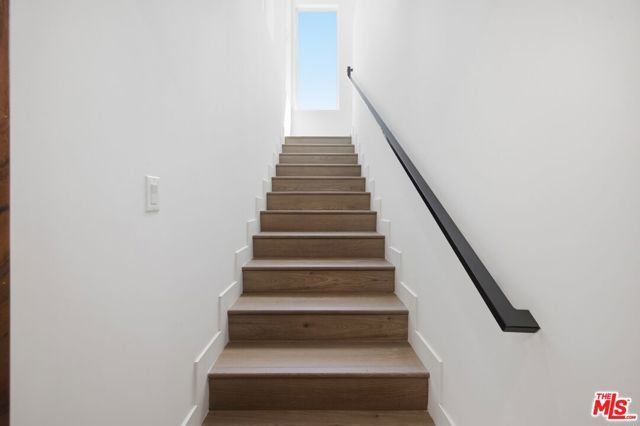 3926 S Ridgeley Drive, Los Angeles, CA 90008