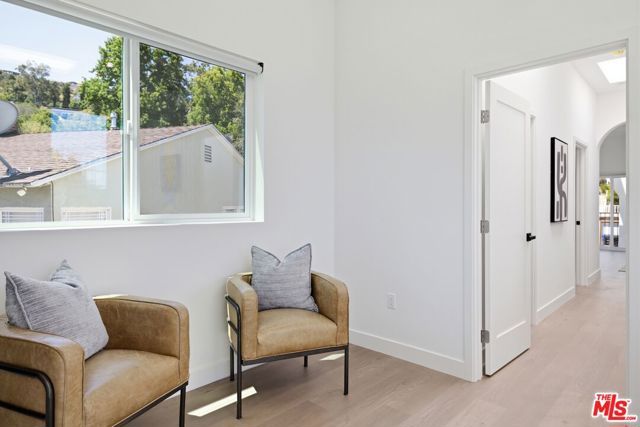 3926 S Ridgeley Drive, Los Angeles, CA 90008