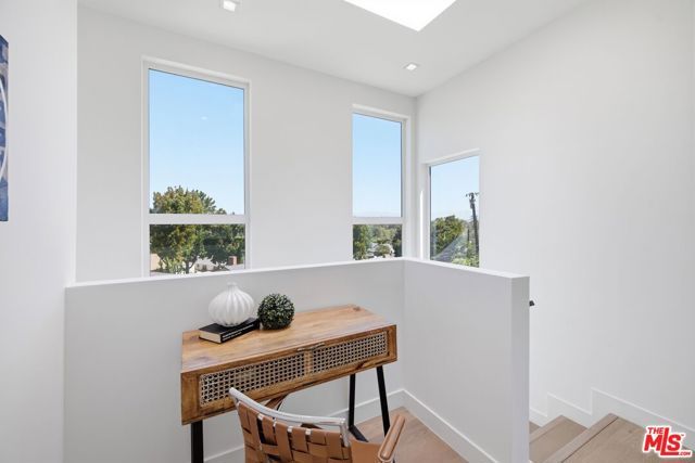 3926 S Ridgeley Drive, Los Angeles, CA 90008