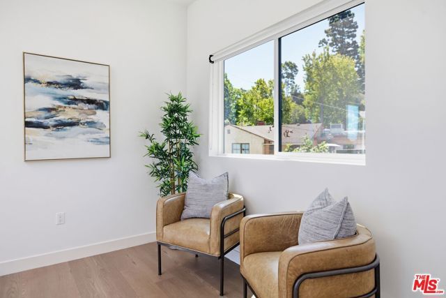 3926 S Ridgeley Drive, Los Angeles, CA 90008