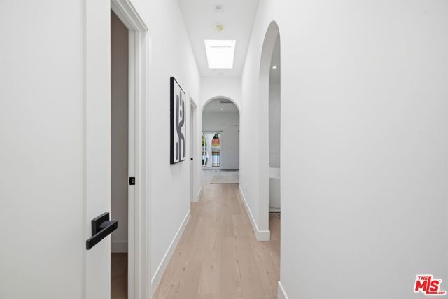3926 S Ridgeley Drive, Los Angeles, CA 90008
