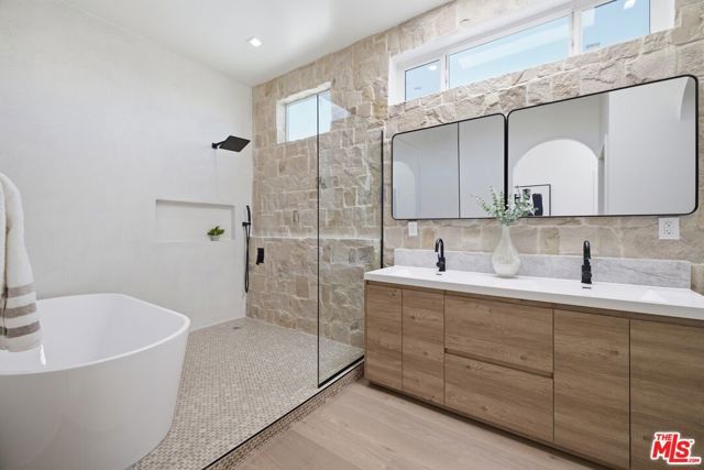 3926 S Ridgeley Drive, Los Angeles, CA 90008