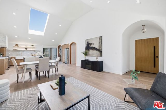 3926 S Ridgeley Drive, Los Angeles, CA 90008