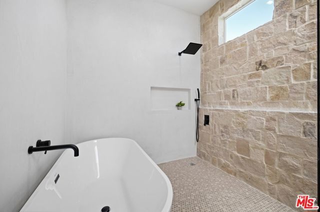 3926 S Ridgeley Drive, Los Angeles, CA 90008