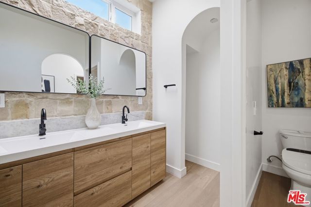 3926 S Ridgeley Drive, Los Angeles, CA 90008