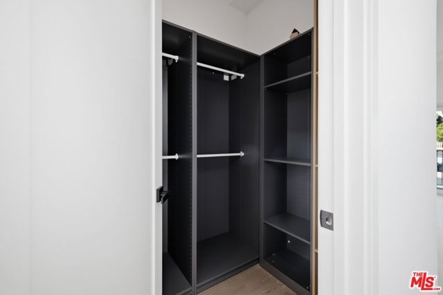 3926 S Ridgeley Drive, Los Angeles, CA 90008