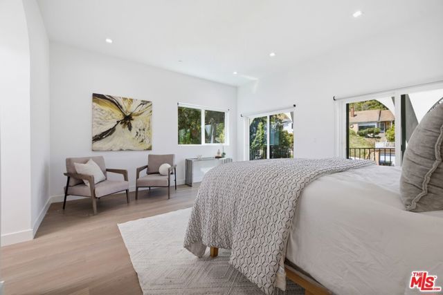 3926 S Ridgeley Drive, Los Angeles, CA 90008