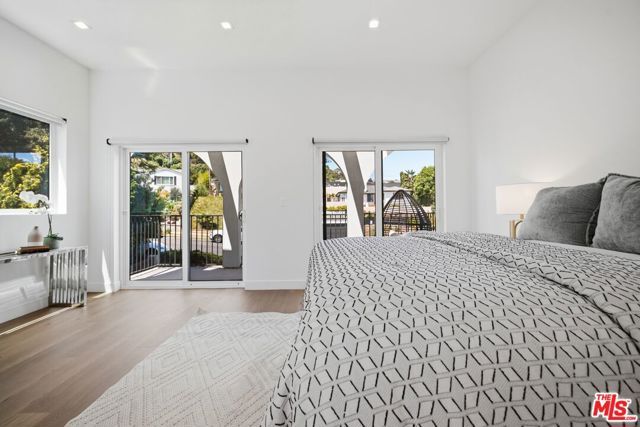 3926 S Ridgeley Drive, Los Angeles, CA 90008