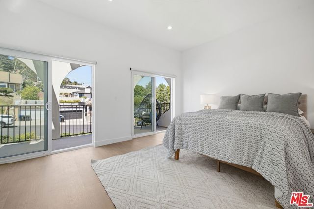 3926 S Ridgeley Drive, Los Angeles, CA 90008
