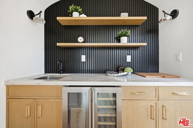 3926 S Ridgeley Drive, Los Angeles, CA 90008