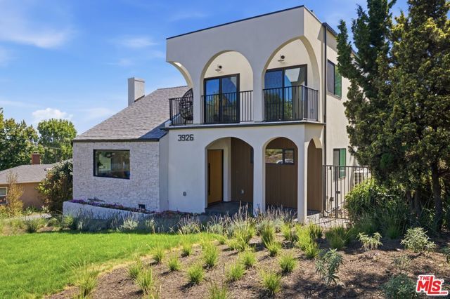 3926 S Ridgeley Drive, Los Angeles, CA 90008