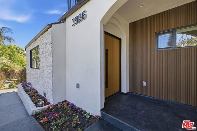 3926 S Ridgeley Drive, Los Angeles, CA 90008