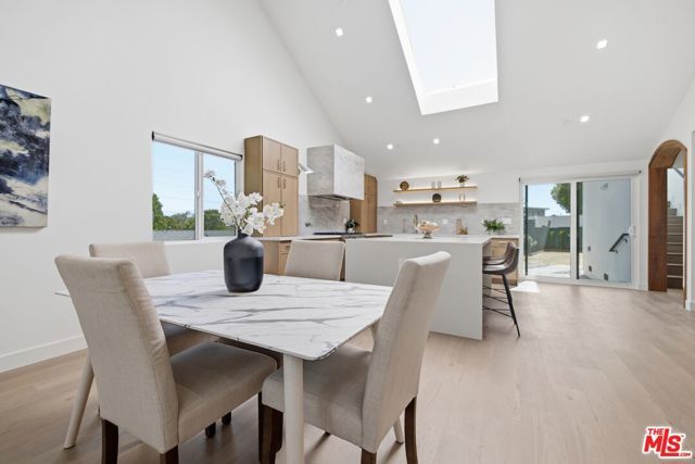 3926 S Ridgeley Drive, Los Angeles, CA 90008