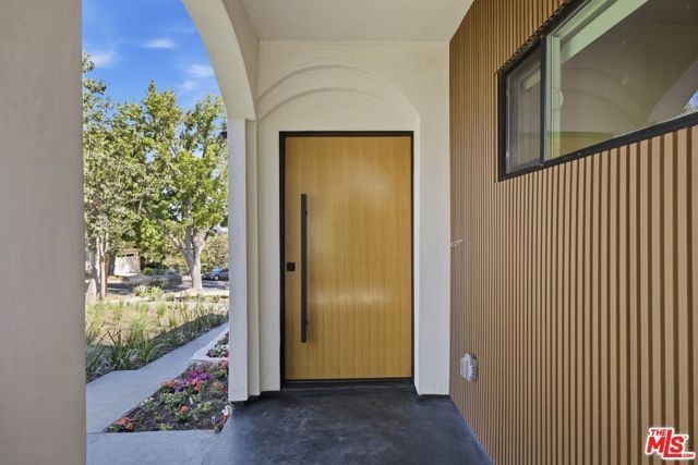 3926 S Ridgeley Drive, Los Angeles, CA 90008