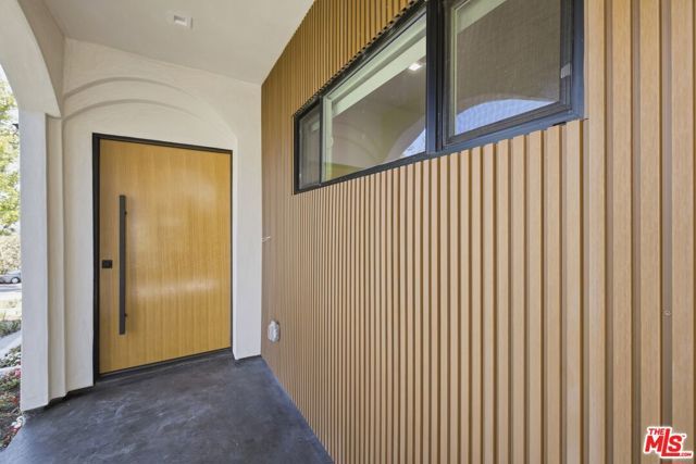 3926 S Ridgeley Drive, Los Angeles, CA 90008