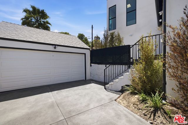 3926 S Ridgeley Drive, Los Angeles, CA 90008