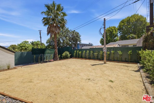 3926 S Ridgeley Drive, Los Angeles, CA 90008