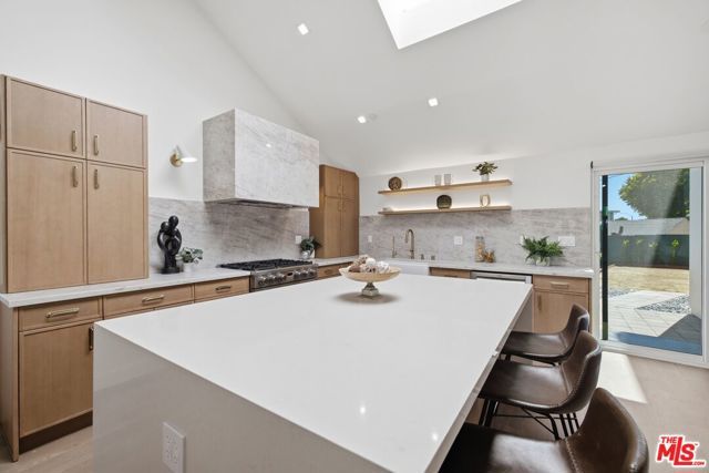 3926 S Ridgeley Drive, Los Angeles, CA 90008
