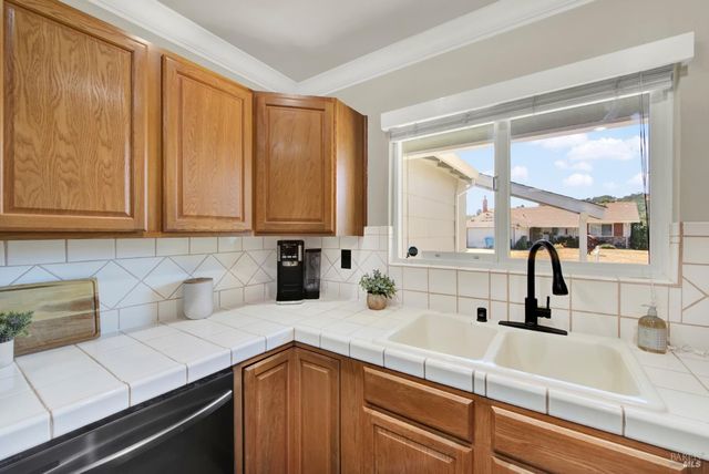 721 Camellia Way, Vacaville, CA 95688