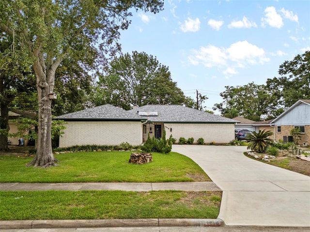 1510 Loch Lake Drive, El Lago, TX 77586
