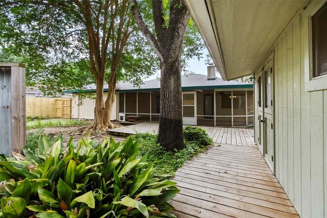1510 Loch Lake Drive, El Lago, TX 77586