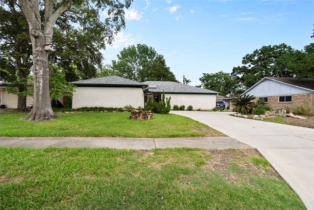 1510 Loch Lake Drive, El Lago, TX 77586