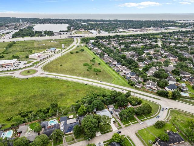 1510 Loch Lake Drive, El Lago, TX 77586
