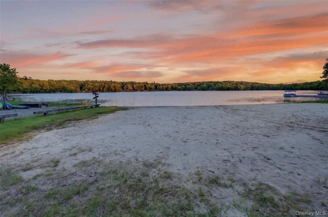 11 Fairway Drive, Highland Lake, NY 12743