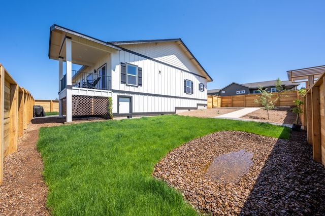 1026 SE Balsamroot Lane, Madras, OR 97741