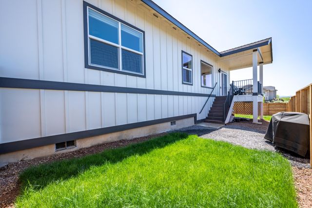 1026 SE Balsamroot Lane, Madras, OR 97741