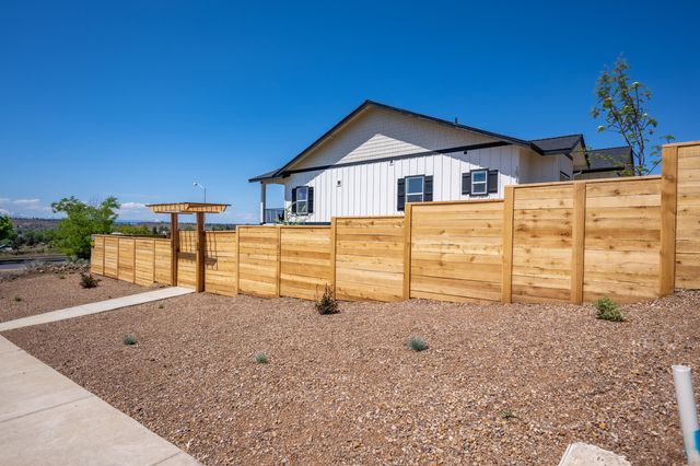 1026 SE Balsamroot Lane, Madras, OR 97741