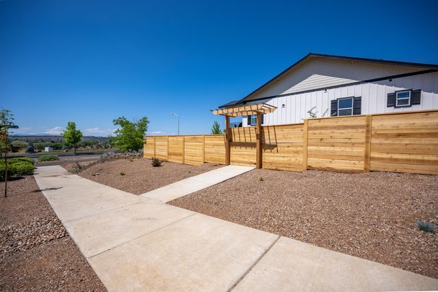 1026 SE Balsamroot Lane, Madras, OR 97741