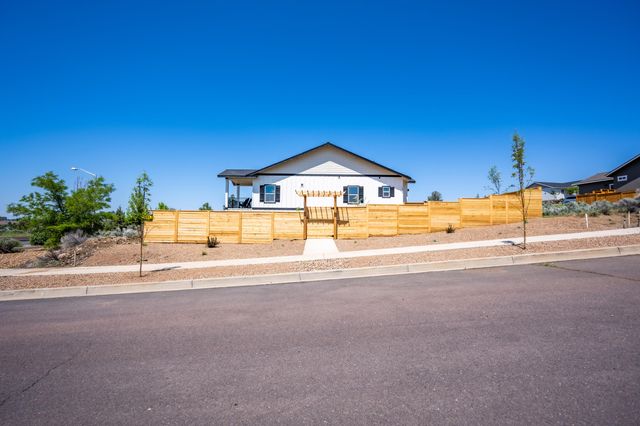 1026 SE Balsamroot Lane, Madras, OR 97741