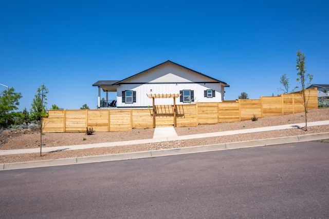 1026 SE Balsamroot Lane, Madras, OR 97741