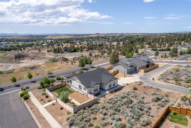 1026 SE Balsamroot Lane, Madras, OR 97741