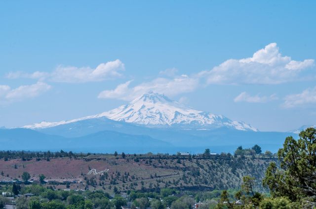 1026 SE Balsamroot Lane, Madras, OR 97741