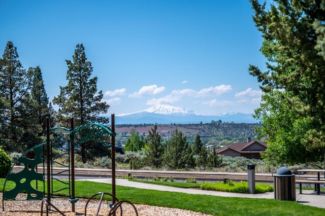 1026 SE Balsamroot Lane, Madras, OR 97741