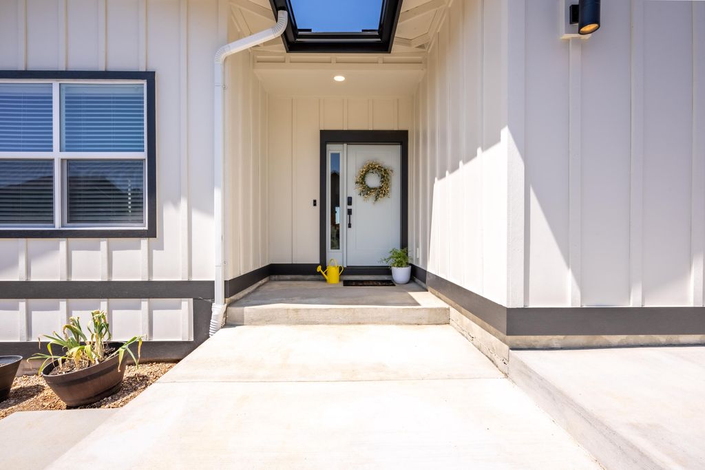 1026 SE Balsamroot Lane, Madras, OR 97741