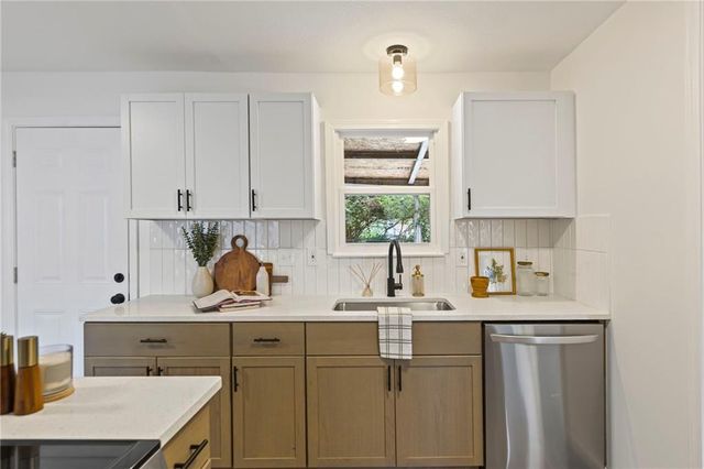 3029 S 9th Place, Kansas City, KS 66103