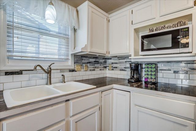 9706 W GREENSPOINT ST., Wichita, KS 67205