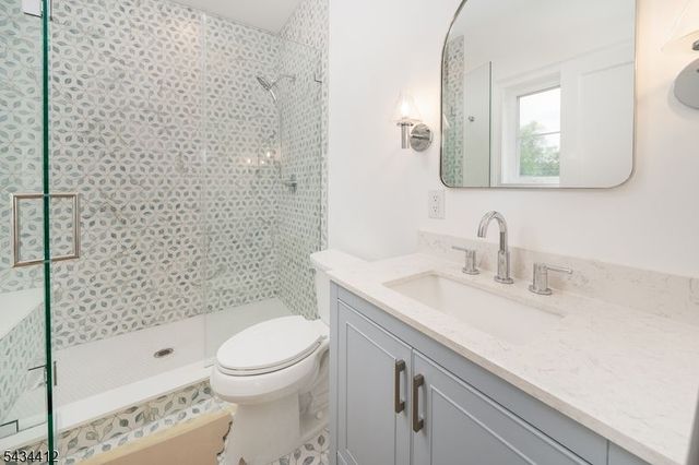 14 Holmes Oval, New Providence Boro, NJ 07974